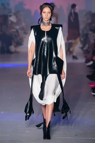Look 19